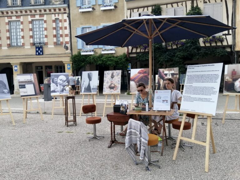 « Chez moi », une expo photo itinérante dans le Gers qui illustre la diversité des manières de vivre des seniors gersois.es